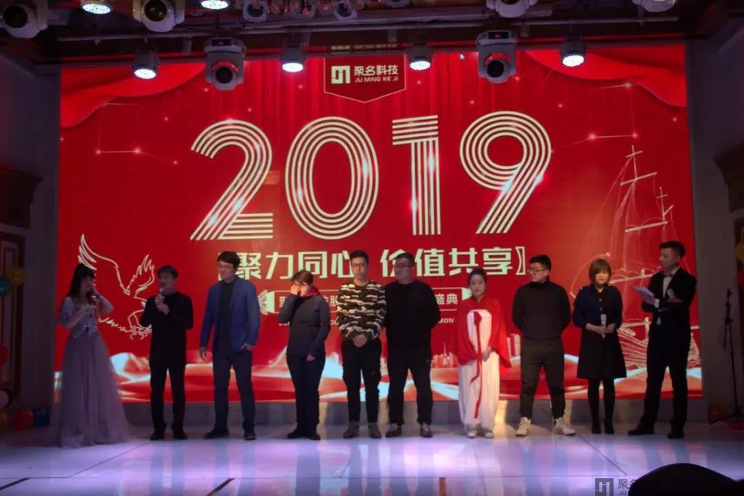 新人介绍+12月度优秀员工颁奖+年度优秀员工颁奖