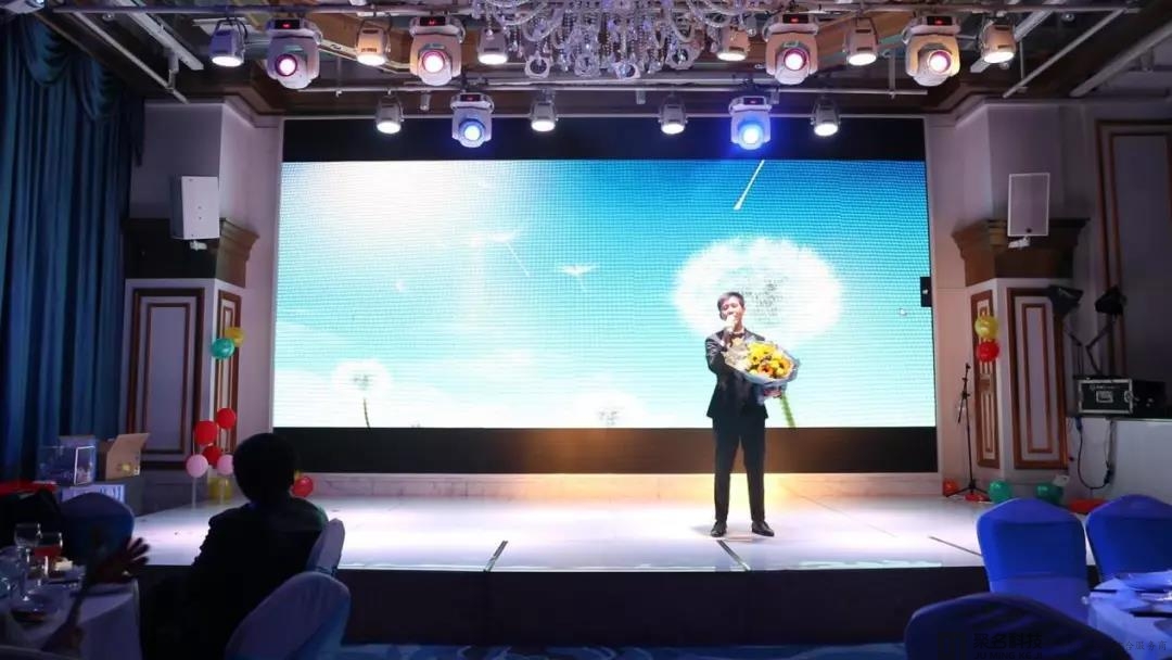 地瓜事业部总监演唱《童话》